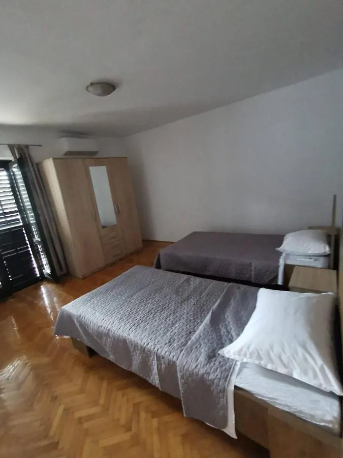 Lucija Apartment Rovanjska